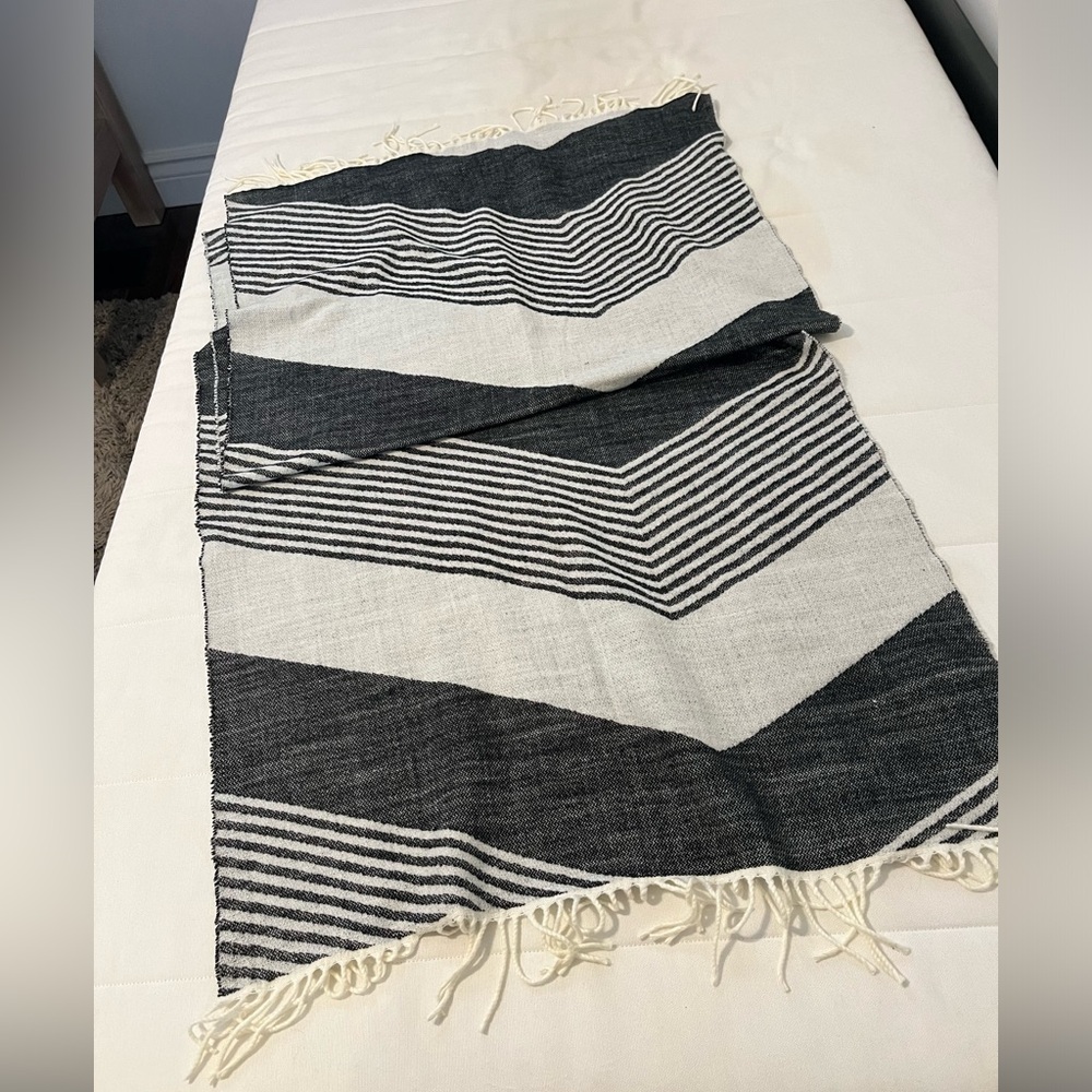 NWT-GAP NEW WITH TAGS SOFT SCARF
